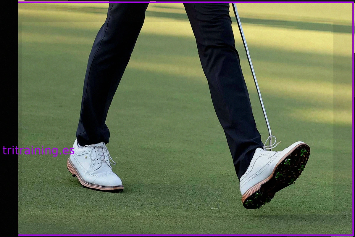 Los elegantes zapatos de golf FootJoy de Michael Brennan